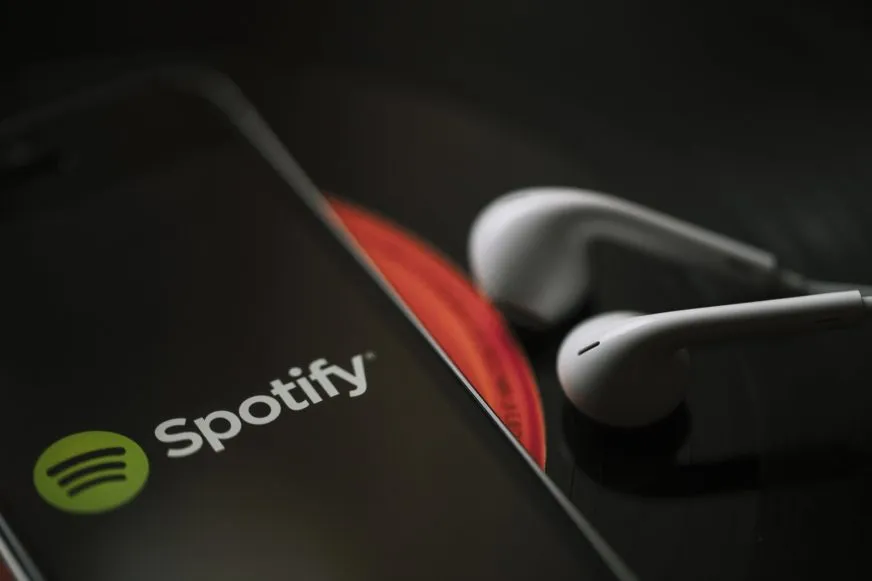 Apple заблокувала кнопки гучності iPhone для використання зі Spotify Connect
