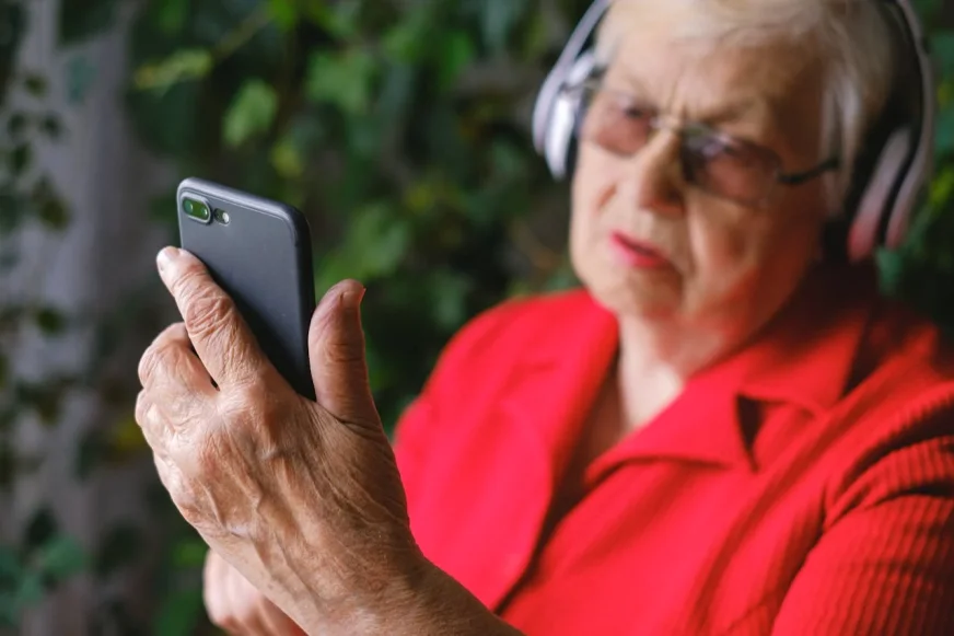 Искусственный интеллект Apple обидел 66-летнюю женщину из-за ошибочной транскрипции