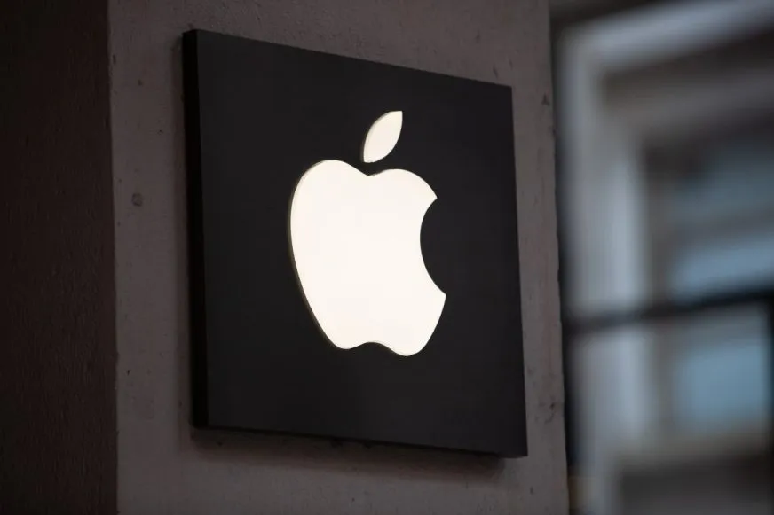 Apple розробляє власний AI-пристрій у вигляді носимого піну з камерами та мікрофонами