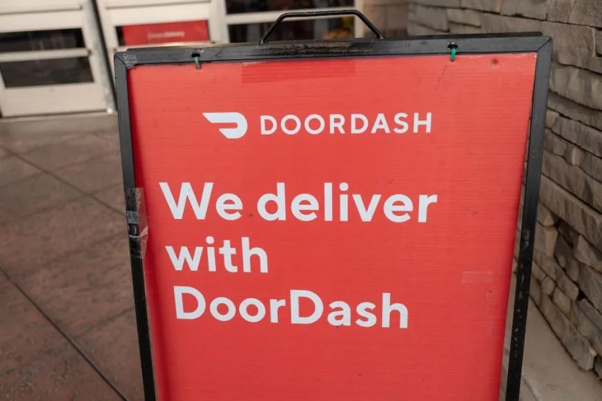 DoorDash покупает Deliveroo в Великобритании за $3.86 млрд