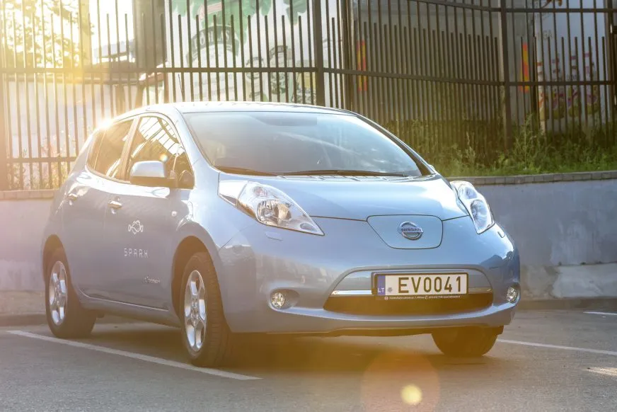 Ютубер встановив батарею від другого покоління Nissan Leaf та збільшив запас ходу вдвічі