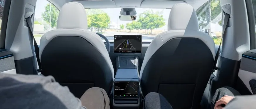 Tesla запустила безпілотне таксі в Остіні: особливості сервісу та відкриті питання