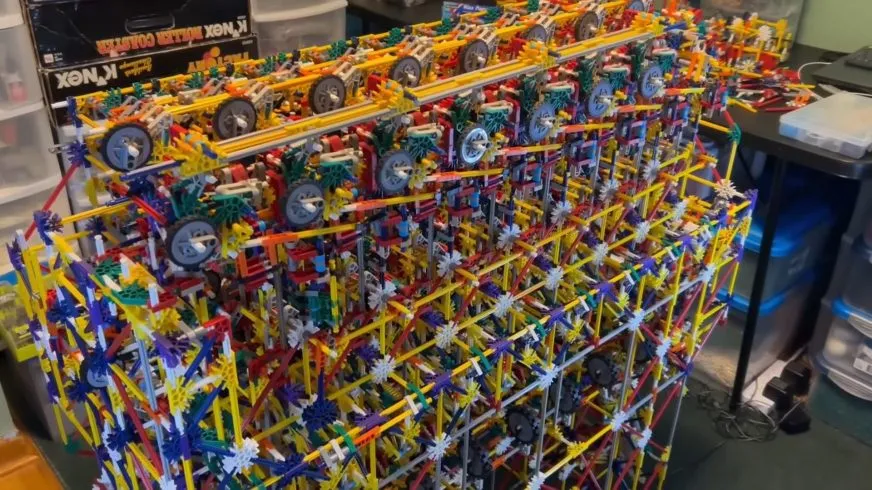 Ютубер зібрав механічний 8-бітний комп’ютер з конструктора K’NEX