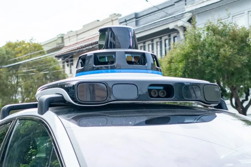 Waymo запускає сервіс роботаксі в Далласі разом з Avis Budget Group