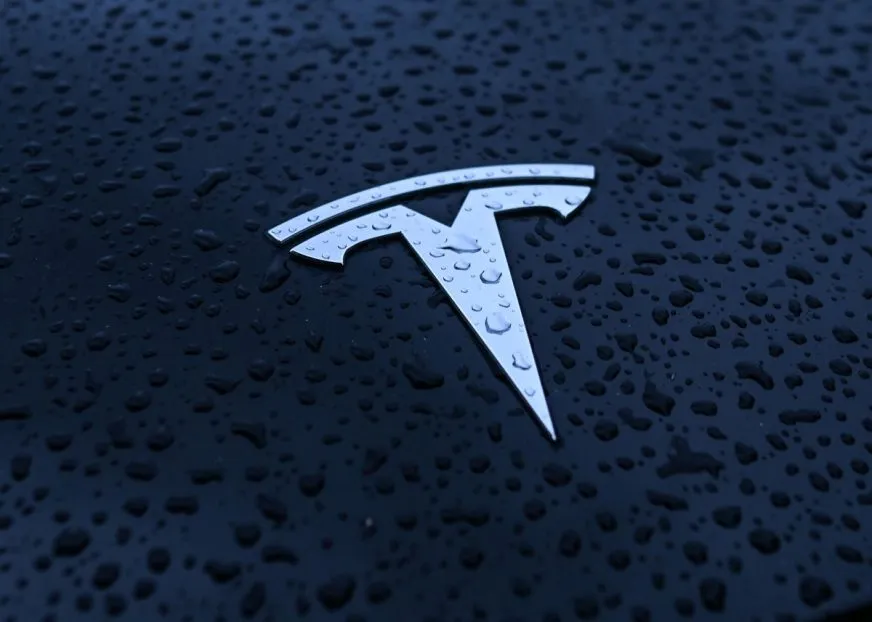 Tesla оспаривает решение суда о $243 млн компенсации в деле о смертельной аварии с Autopilot