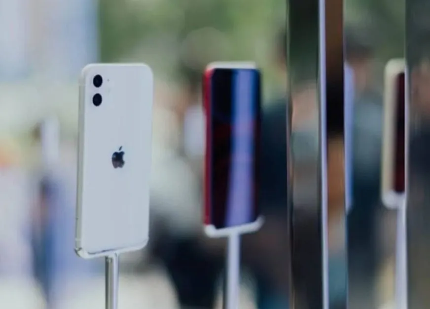 Apple отримала патент на скляний iPhone із сенсорними гранями та цілісним корпусом