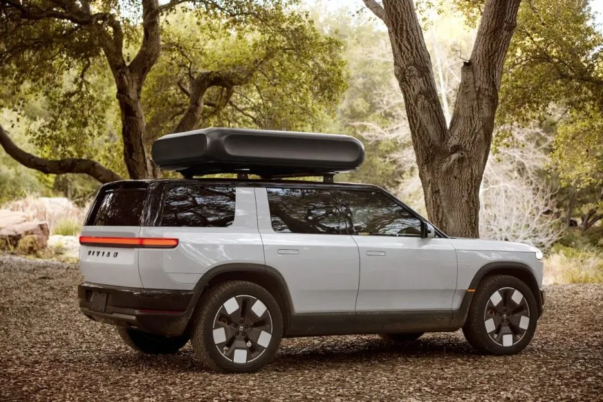 Rivian сокращает персонал перед запуском нового электрического SUV R2