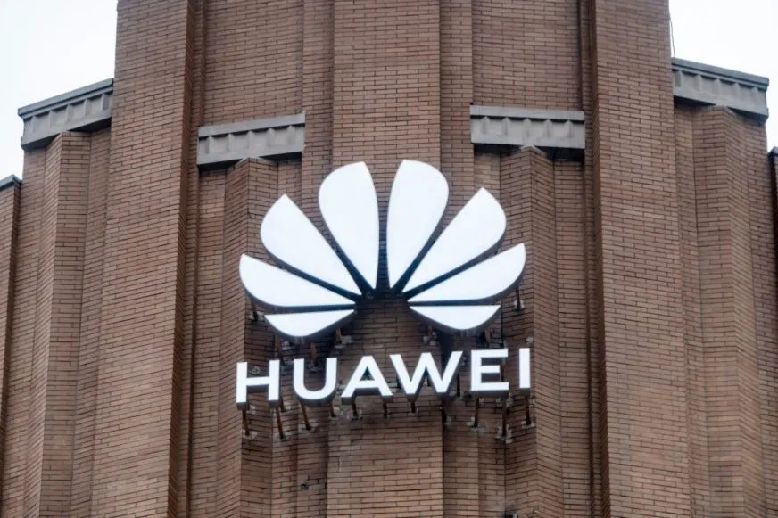 Huawei представила новую AI-инфраструктуру для конкуренции с Nvidia на фоне ограничений в Китае