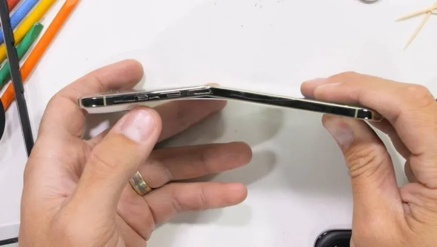JerryRigEverything протестировал iPhone Air: выдержал ли надтонкий смартфон испытания на прочность