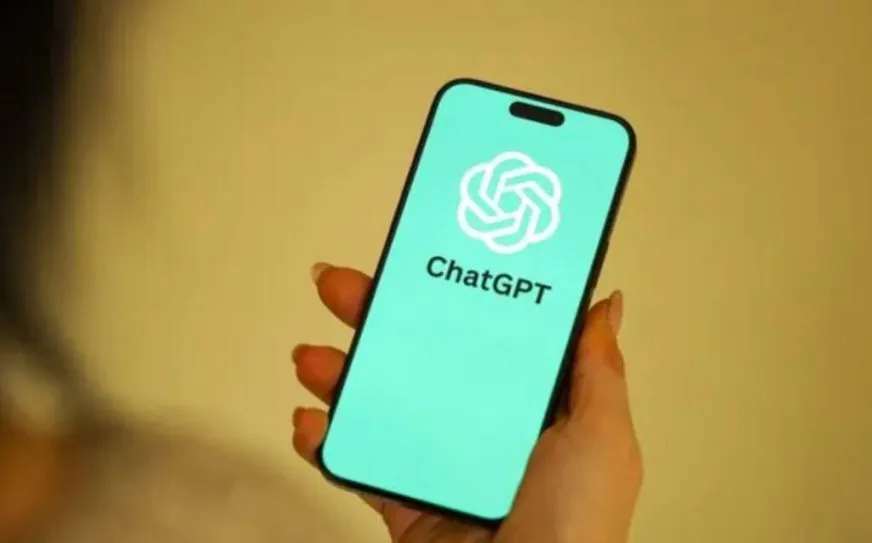 ChatGPT утримує понад 80% ринку ШІ-чатів, Microsoft Copilot підсилює позиції
