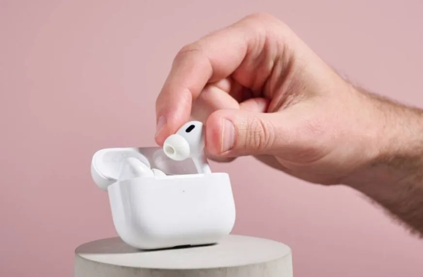 Apple представить AirPods Pro 3 із новими датчиками та обмеженими функціями на старті