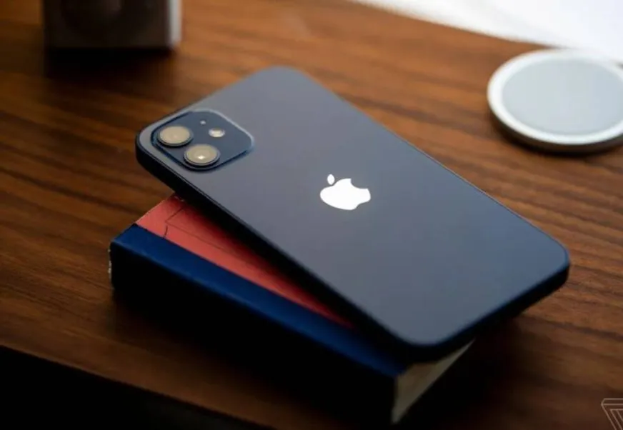 Apple розробляє оновлення для iPhone 12 у Франції через перевищення рівня SAR