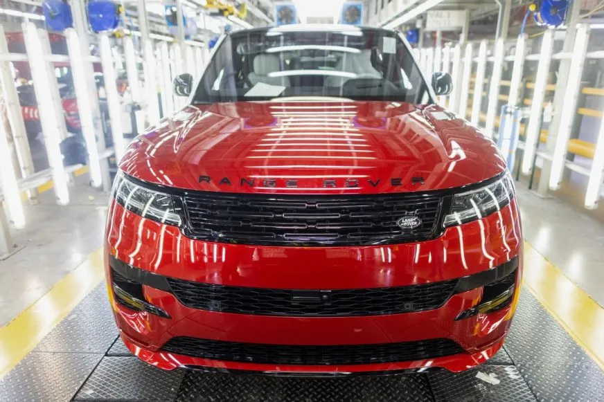 Jaguar Land Rover приостанавливает производство автомобилей на третью неделю из-за кибератаки
