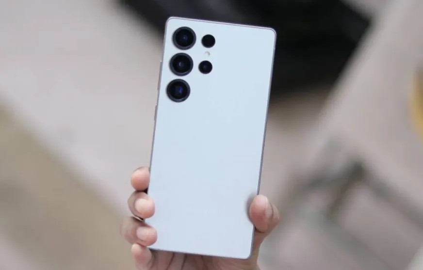 Samsung Galaxy S26 отримає 12-мегапіксельну фронтальну камеру з автофокусом