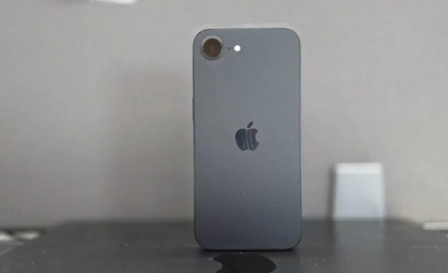 У коді Apple знайшли характеристики модемів iPhone 17e та iPhone 18 Pro
