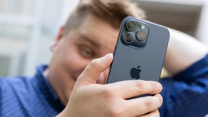 Apple офіційно визнала iPhone SE першого покоління застарілим пристроєм
