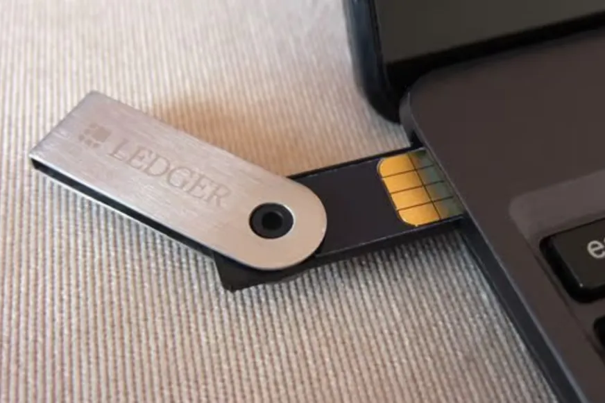 Криптокошелек Ledger снова стал жертвой утечки данных через стороннего партнера