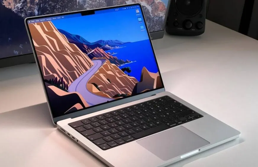 MacBook Pro получит OLED-дисплей и сенсорный экран в 2026 году
