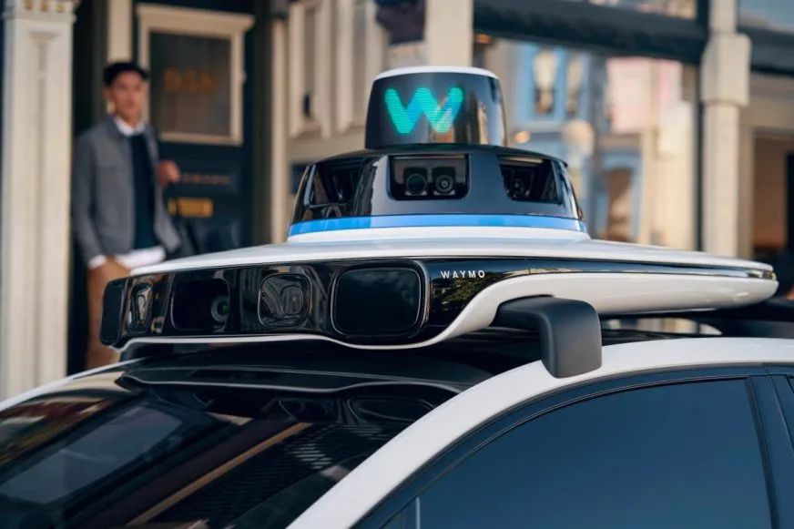 Waymo расследуют за нарушение правил остановки у школьных автобусов в США