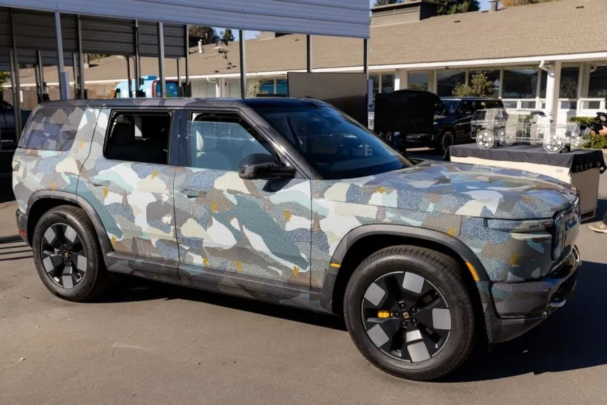Rivian готує швидкий запуск електрокросовера R2: прогнози продажів та інновації