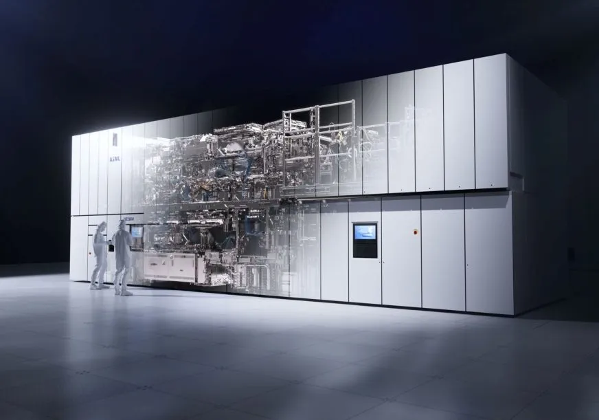 Як виробляють сучасні мікрочипи: процес фотолітографії на машинах ASML