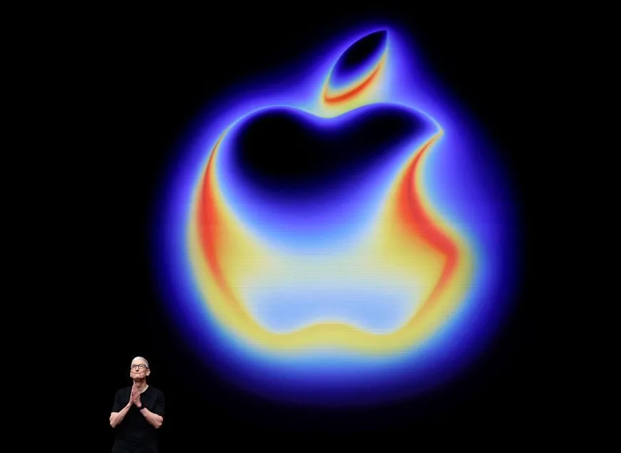 Тім Кук залишає посаду CEO Apple: що чекає на компанію далі