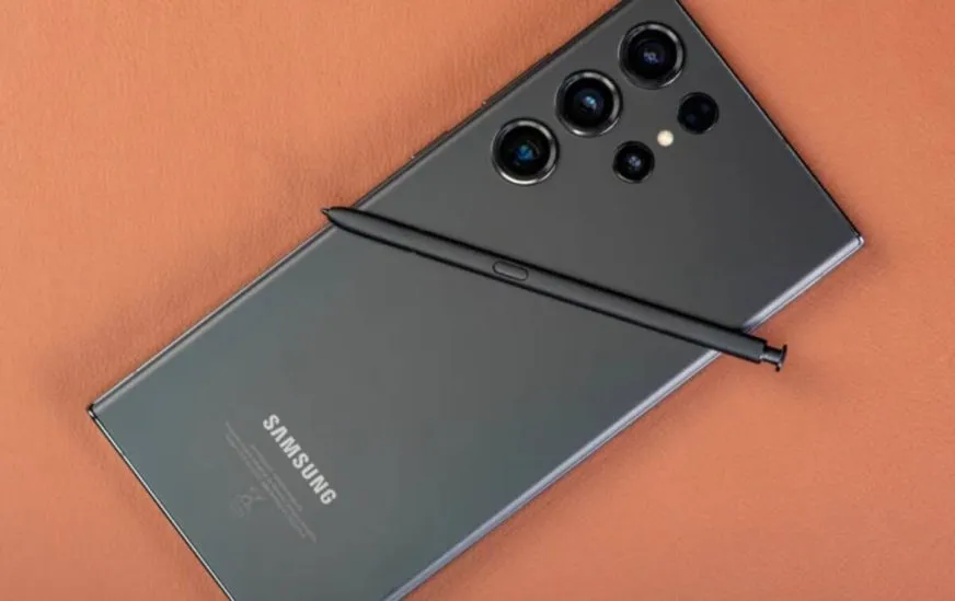 Користувачі Samsung Galaxy Ultra скаржаться на неприємний запах стілуса