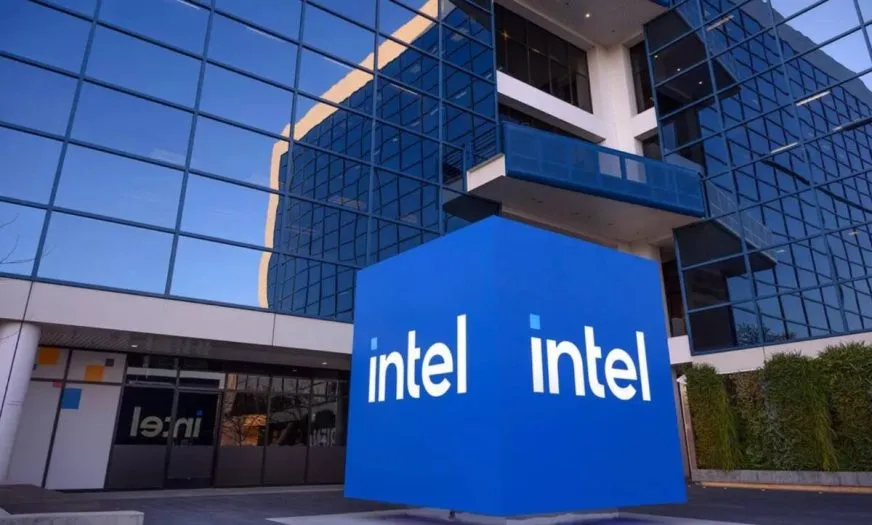 Intel представила прототипы чипов со стеклянной подложкой и оптическими модулями