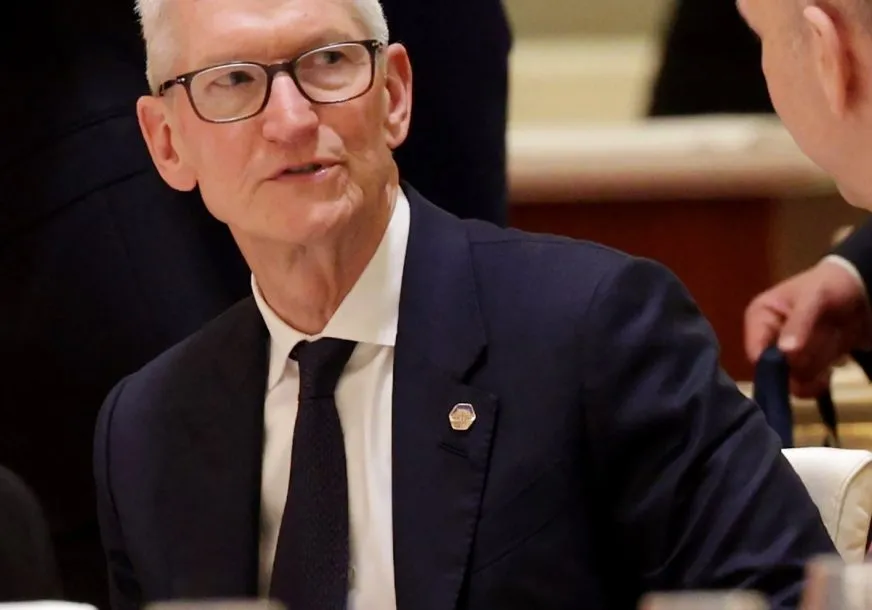 США наказали викинуть сувеніри, значки и телефоны после поездки в Китай