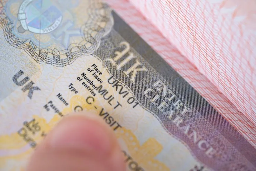 Виток данных из UK Visa Portal: паспорта и селфи заявителей в открытом доступе