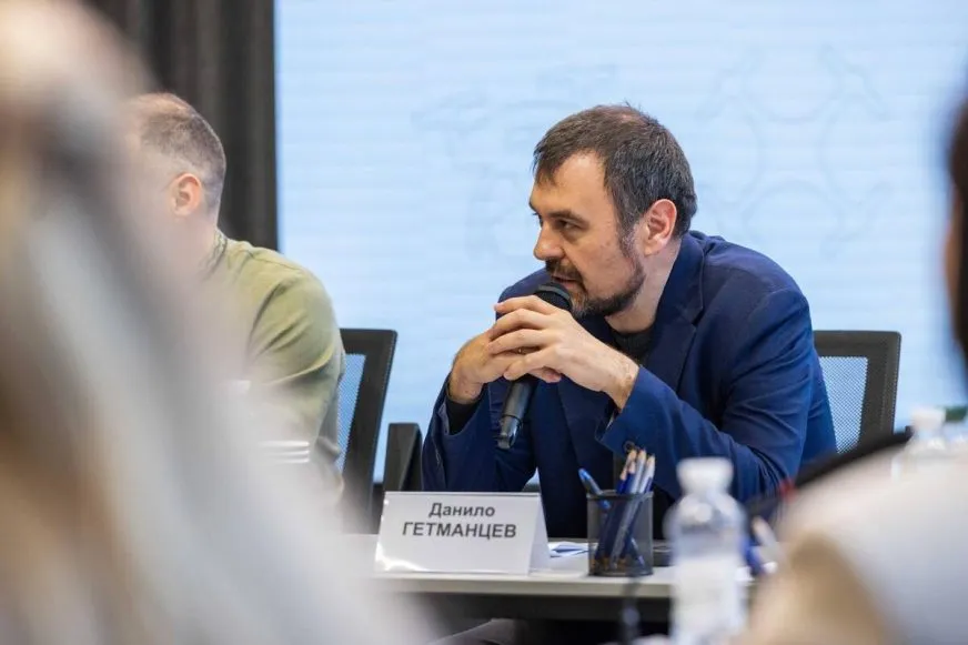 Минцифры обвинило Гетманцева в манипуляциях вокруг реформы игорного рынка